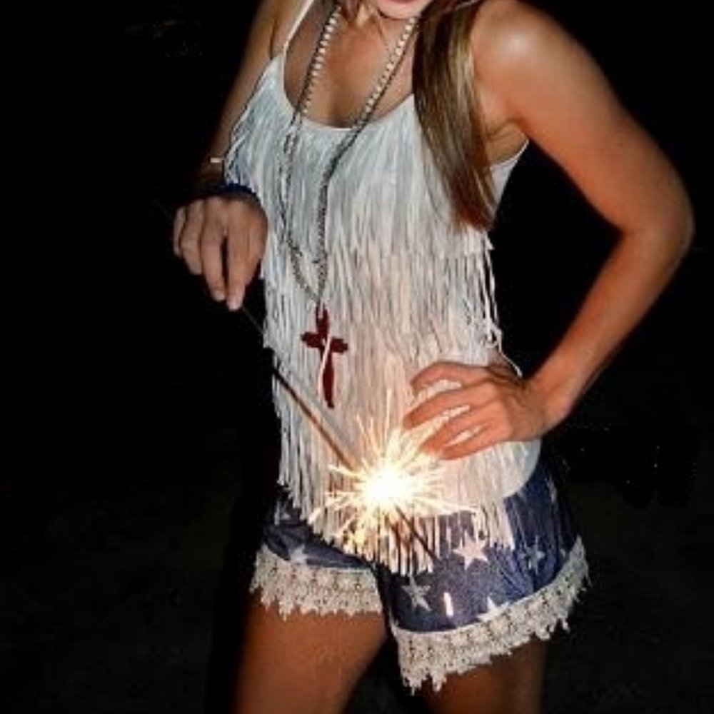 STAR SHORTS WITH ELEGANT LACE TRIM - Picture 2 of 5